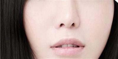 警惕嘴唇乾裂 專業唇膜能呵護雙唇