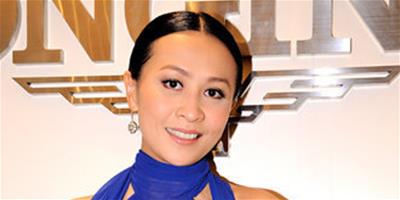 劉嘉玲優雅妝容藍色調