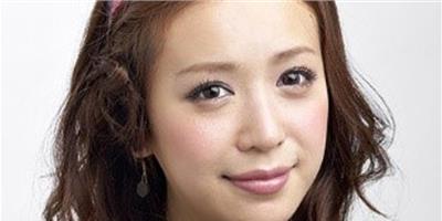 熟女必學減齡術 教你甜美劉海編發，美髮人氣編發髮型圖解