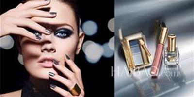 雅詩蘭黛 (Estee Lauder) 推出2013純色晶灩金屬狂潮系列化妝品，讓妝容瑩透飽滿同時兼具的輕金屬質地！