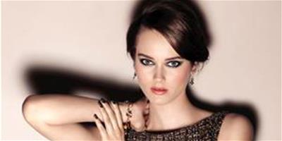 香奈兒 (Chanel) 推出2013秋季彩妝系列化妝品，回歸法式優雅時尚妝容，創作出專屬於秋季的唇頰協奏曲！
