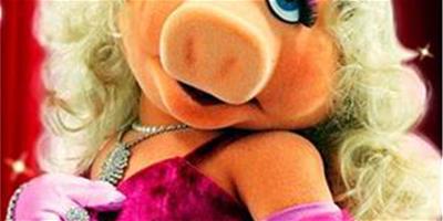 Miss Piggy也要雙手閃亮亮！《木偶總動員》將上映，歐派與迪士尼合作推出OPI The Muppets 2011 Holiday系列指甲油