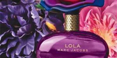 “花樣美男大叔”馬克·雅可布(Marc Jacobs) 推出“蘿莉派”香水LOLA by Marc Jacobs！