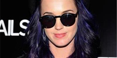 這回是紫色！“水果姐”又染髮了！凱蒂·佩里(Katy Perry)新發色亮相2012年柯契拉(Coachella)音樂節，你是否喜歡？