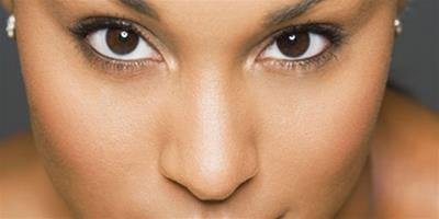 怎樣保養眼部肌膚 正確的眼部保養法讓你的眼睛傳神動人