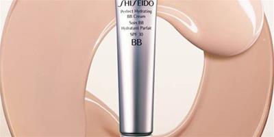 2013年資生堂 (Shiseido) 推出首支完美水潤BB霜，一抹啟動完美水潤無瑕肌！