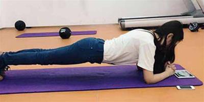 平板支撐能練腹肌嗎 告訴你平板支撐的動作要領