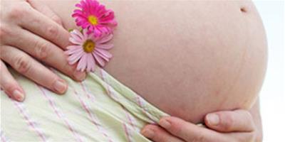 女人肚皮上有皺紋 兩方面教你消除妊娠紋