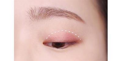 單眼皮桃花妝畫法步驟 單眼皮也能擁有桃花眼