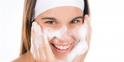 用洗面乳洗臉的正確方法 教你一秒恢復美顏