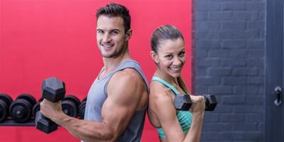 用啞鈴鍛煉手臂肌肉 三種方法助你打造強勁臂力