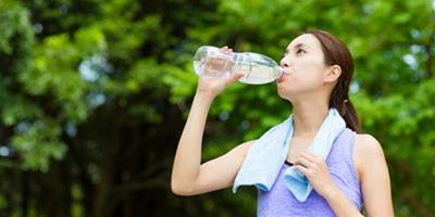 喝水減肥法一個月能減多少 這個取決於你的方式