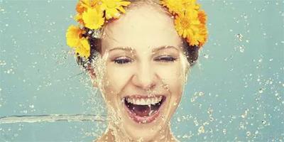 冷水洗臉好還是熱水洗臉好 洗臉最適宜的水溫是多少
