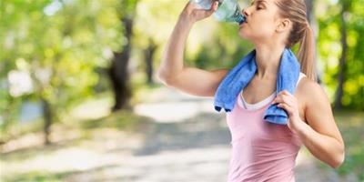 經期喝水減肥方法 讓你喝著輕鬆瘦身成功