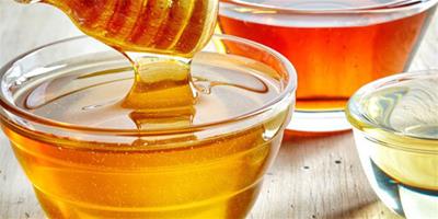 蜂蜜可以直接塗在臉上嗎 蜂蜜塗臉上的護膚功效