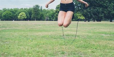 跳繩的正確方法與技巧 如何跳繩不傷膝蓋又能減脂