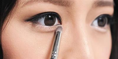 眼袋化妝怎么修飾掉 修飾眼袋的化妝技巧