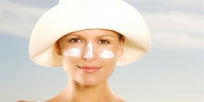 防曬霜可以直接涂在臉上嗎？教你防曬霜的涂抹方法