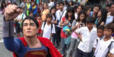 菲律賓肥宅男 花4萬元整容19次變“超人”