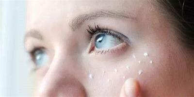 精華液和眼霜的正確使用順序 精華液和眼霜哪個先用