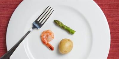 減肥期間一定要挨餓嗎 正常進食才能瘦得快