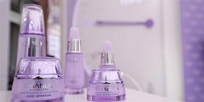 自然堂紫瓶和藍瓶區別 針對的年齡層和護膚需求不同