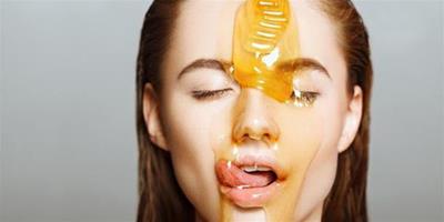 分析蜂蜜洗臉的恰當方式給肌膚大量的滋潤