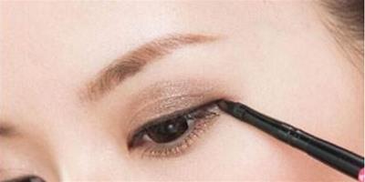 眼線膠筆怎么用 眼線膠筆的優缺點