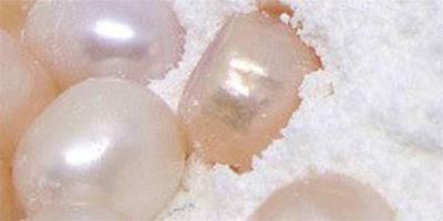 珍珠粉可以洗澡嗎 ​珍珠粉能去雞皮嗎