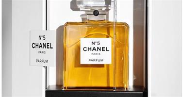 Chanel香水新突破：推出2021mL五號香水；打造生物基香水瓶蓋