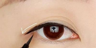 內雙用眼線筆或是眼線液好？內雙的人畫眼線時要注意什么？