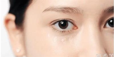 提議有“眼紋”的女子，護膚時注意這幾點，或能改善眼下紋路
