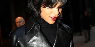 玩得了嘻哈搖滾、扮得了女特工！盤點蕾哈娜 (Rihanna) 短髮造型的“前世今生”，怎樣的她才是更帥氣？