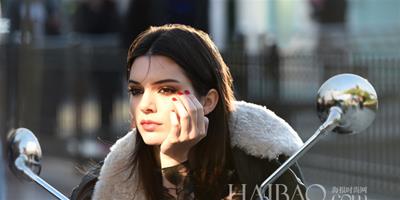 19歲肯達爾·詹娜 (Kendall Jenner) 加入雅詩蘭黛超模代言團！紅毯、街拍，“金小妹”美妝瞬間翻翻看！