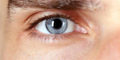 分析男生眼睛凹陷是什麼原因 三種方法讓你擁有深邃眼睛