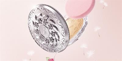 吉爾·斯圖爾特 (Jill Stuart) 推出2014全新fluffy silk powder foundation系列彩妝品，進一步打造完美底妝