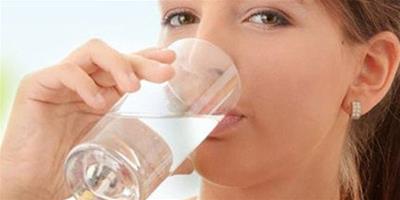 三天喝水減肥法有效嗎 喝水減肥有什麼誤區