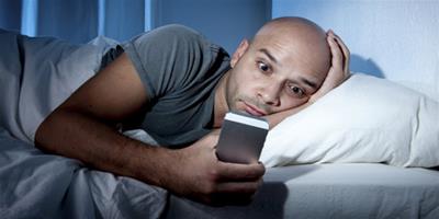 熬夜玩手機易患的7種疾病