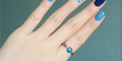浪漫藍色美甲圖片 指尖也要美美的