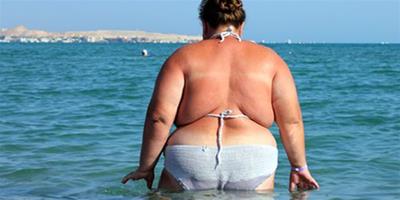 周海媚著深v現身 體態豐腴50歲女人減肥方法