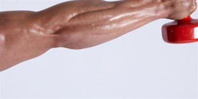 手臂肌肉鍛煉啞鈴的方法介紹 3大動作讓你的肌肉秀出來