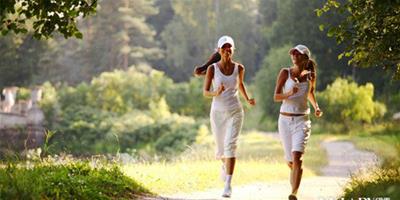為什麼跑完步不能立即喝水？ 堅持跑步對人體的好處