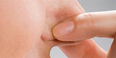 總捏鼻樑能變挺嗎？ 揭曉不科學的鼻子整容方法