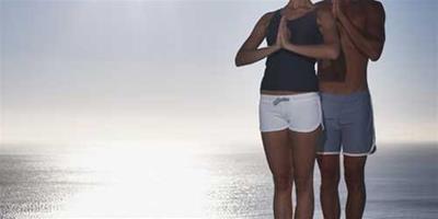 情侶瑜伽 在親密接觸中減肥