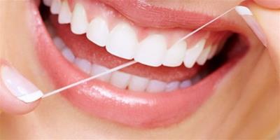 怎麼能讓牙齒變白小竅門 介紹10 種簡單的方法美白牙齒