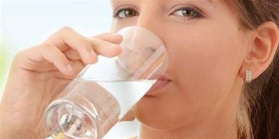 每天怎樣喝水才能減肥 6個時間段讓你輕鬆減肥