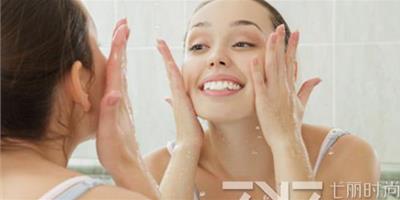 用鹽水洗臉後用清水再洗一遍嗎 這樣清潔才會變美