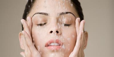 夏季補水保濕護膚法則 速成水當當白嫩粉肌膚