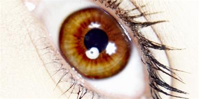 怎麼能讓眼睛變大一點呢 六個方法讓你擁有明亮雙眸