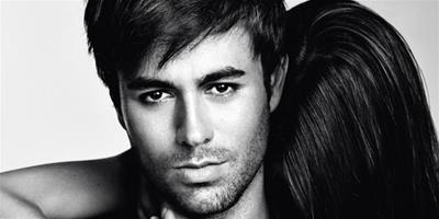 拉丁情歌王子安立奎·伊格萊西亞斯(Enrique Iglesias)代言Azzaro Pour Homme男性香水，與女友安娜·庫爾尼科娃(Anna Kournikova)傳婚訊！